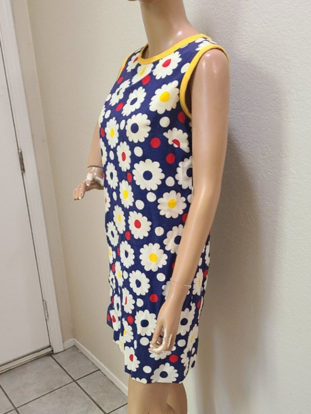 VINTAGE 1960s MOD GOGO MINI DRESS SHIFT DRESS FLORAL PRINT PIQUE sz S - Picture 4 of 7